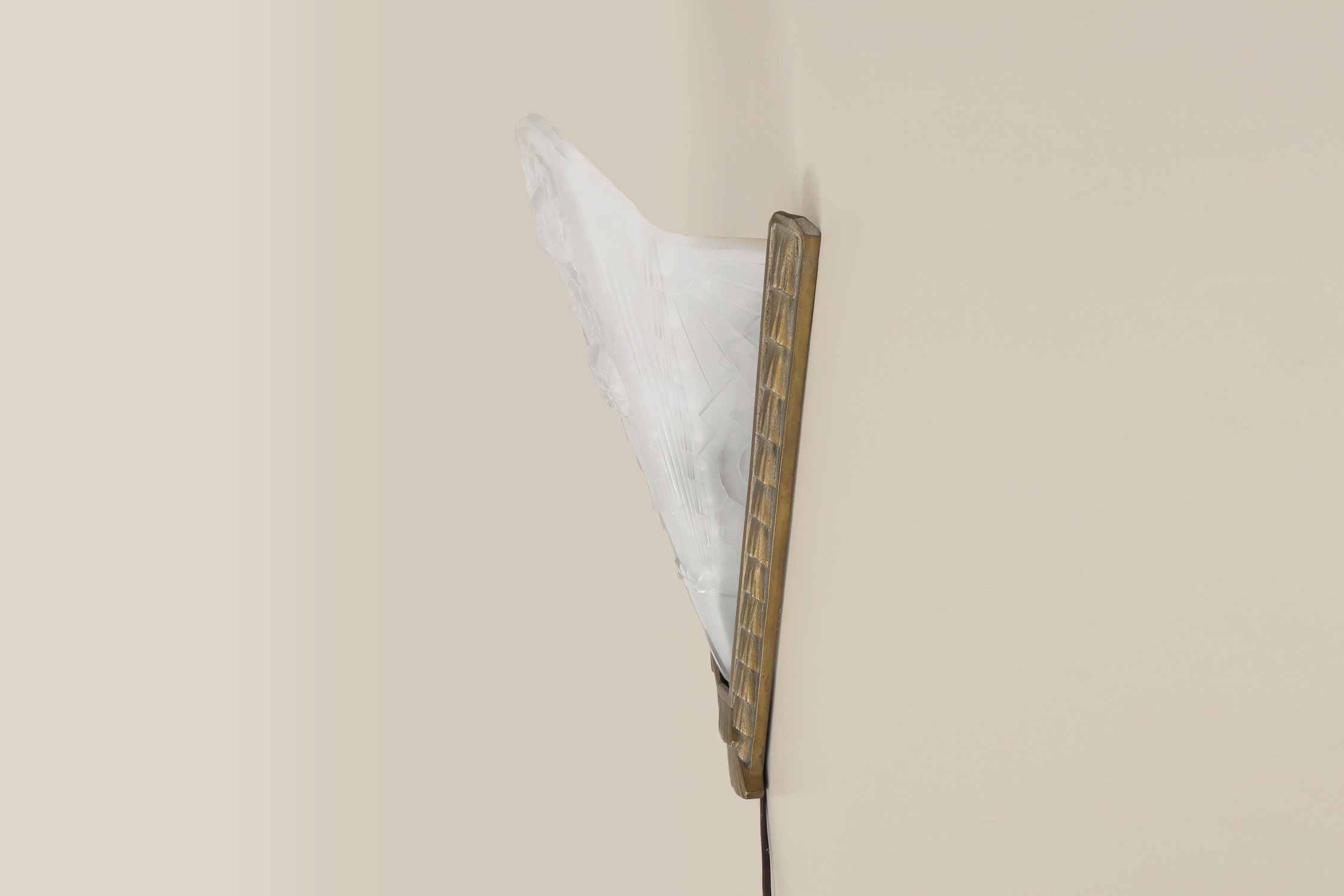 French Art Deco wall scone with frosted molded-pressed glass shade, 1920sthumbnail